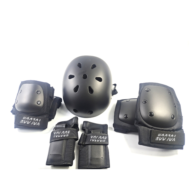 YL01 Protective Gear With Helmet